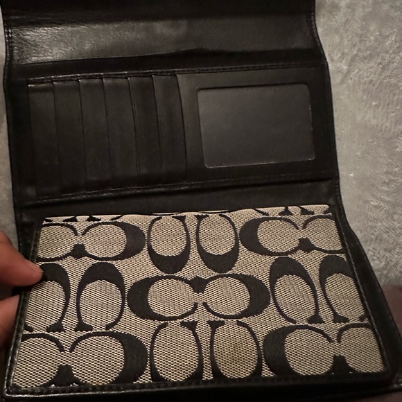 Like new wallet - Picture 2 of 6